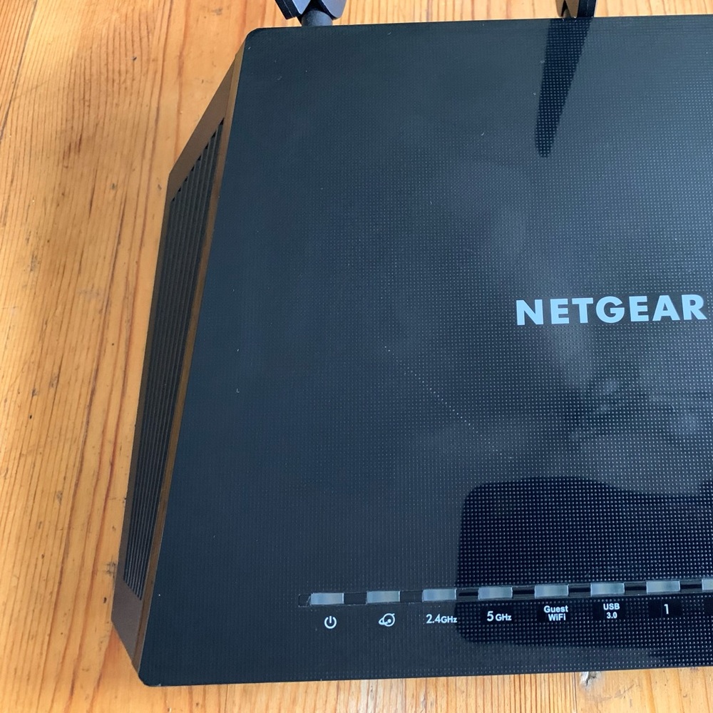 Netgear // R6700 Nighthawk AC1750 Smart Wifi Router - Picture 8 of 8